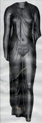 エジプト展　海底から引き上げられるハピ神像.jpg