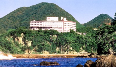下田東急ホテル　海からの全景.jpg