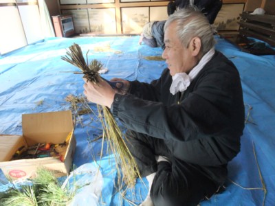 毎年恒例のしめ縄飾り作り　　2012.12.24 011.jpg